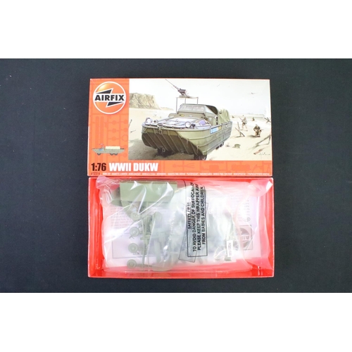 207 - 24 boxed & unbuilt Airfix 1/72, 1/76, HO/OO and 1/144 scale plastic model kits to include models 052... 