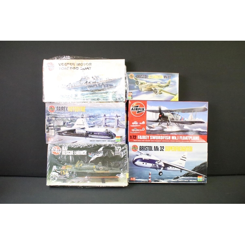 207 - 24 boxed & unbuilt Airfix 1/72, 1/76, HO/OO and 1/144 scale plastic model kits to include models 052... 