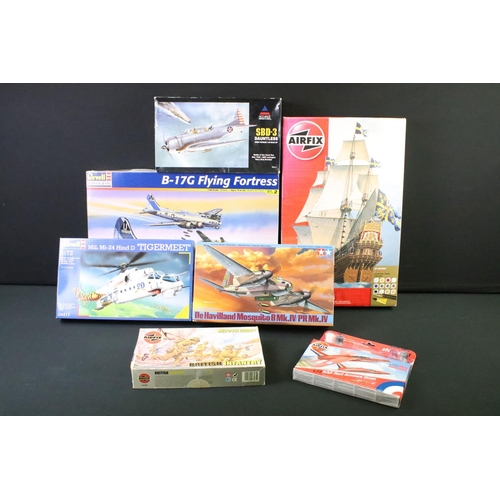 209 - Collection of seven boxed plastic model kits to include 1/48 scale Revell B-17G Flying Fortress, 1/1... 