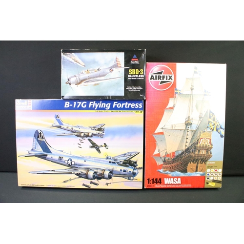 209 - Collection of seven boxed plastic model kits to include 1/48 scale Revell B-17G Flying Fortress, 1/1... 