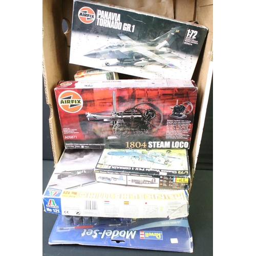 211 - 14 Boxed plastic model kits to include Airfix, Revell, Italeri & Hobby Boss examples, featuring Airf... 