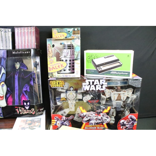 212 - Group of boxed toys featuring mainly TV and SCi Fi related examples to include BBC Doctor Who Talkin... 