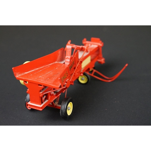 187 - Boxed G&M Originals Jones Baler 1/32 scale metal model with bales (steel wheeled); together with an ... 