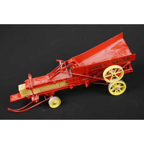 187 - Boxed G&M Originals Jones Baler 1/32 scale metal model with bales (steel wheeled); together with an ... 