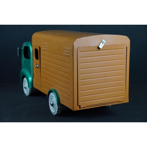 222 - Boxed Triang Regal Roadster Heavy Transport Series Horse Transporter in brown and green colourway to... 