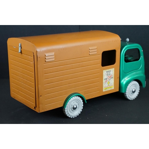 222 - Boxed Triang Regal Roadster Heavy Transport Series Horse Transporter in brown and green colourway to... 