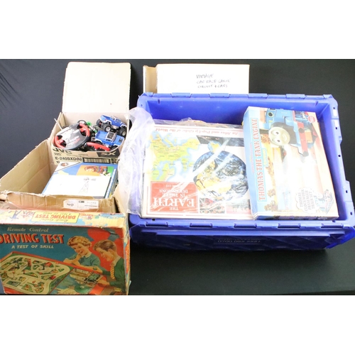 1421 - Collection of various boxed and unboxed jigsaw puzzles, board games and other games to include Scoop... 