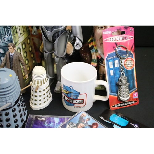 1422 - Doctor Who - Collection of various boxed and unboxed Doctor Who related items to include unboxed Dap... 