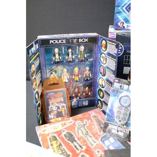 1422 - Doctor Who - Collection of various boxed and unboxed Doctor Who related items to include unboxed Dap... 