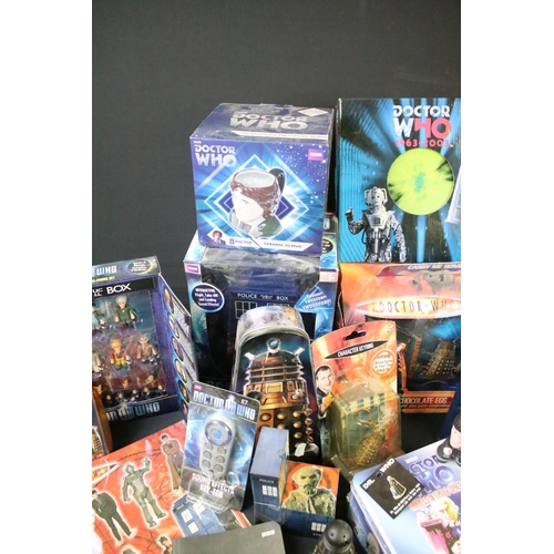 1422 - Doctor Who - Collection of various boxed and unboxed Doctor Who related items to include unboxed Dap... 