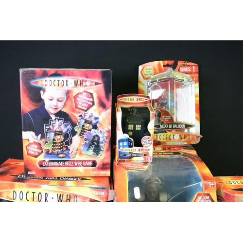 1423 - Doctor Who - Collection of various boxed / carded figures and other related items to include The Doc... 