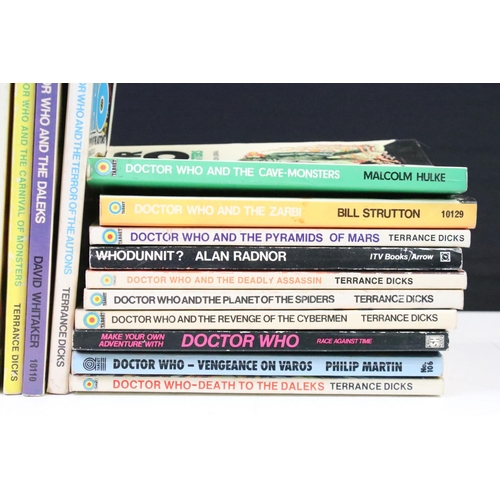 1445 - Doctor Who - A collection of 27 Dr Who / Doctor Who paperback books, mostly Target examples, featuri... 