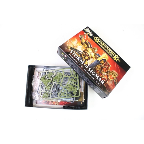 1447 - Games Workshop / Warhammer - A Warhammer Age of Sigmar figure set (incomplete but most still attache... 