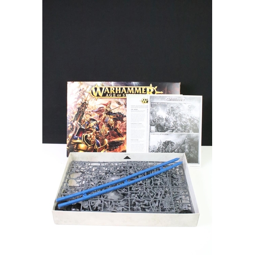 1447 - Games Workshop / Warhammer - A Warhammer Age of Sigmar figure set (incomplete but most still attache... 