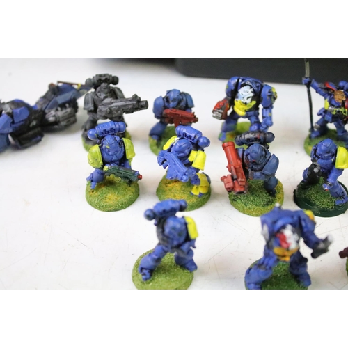 1453 - Games Workshop - A collection of around 34 Games Workshop Warhammer plastic & metal Space Marine fig... 