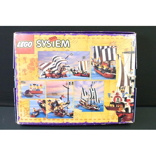 1426 - Lego - Boxed Lego System 6286 Skull Eyes Schooner set, all appearing complete with minifigures and i... 