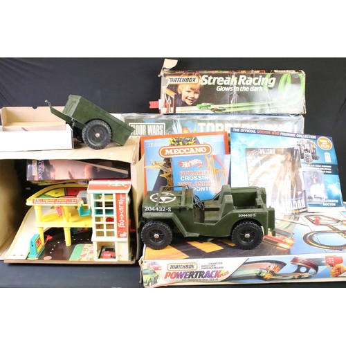 1437 - Collection of various boxed and unboxed toys and games to include Matchbox Powertrack Plus PP-9000, ... 