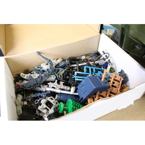 1437 - Collection of various boxed and unboxed toys and games to include Matchbox Powertrack Plus PP-9000, ... 