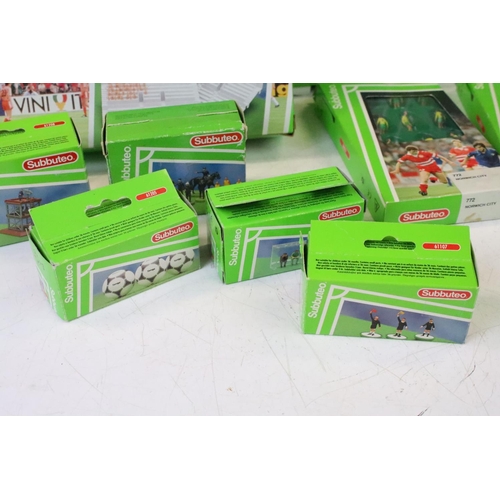 273 - Subbuteo - Collection boxed of LW Subbuteo to include 3 x teams (777 Nottingham Forest, 772 Norwich ... 