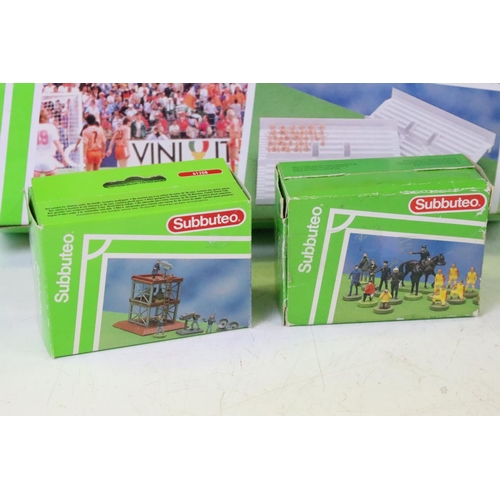 273 - Subbuteo - Collection boxed of LW Subbuteo to include 3 x teams (777 Nottingham Forest, 772 Norwich ... 