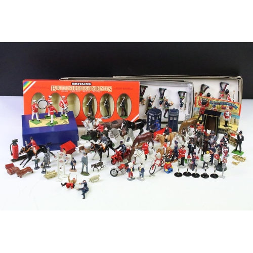 310 - Quantity of metal figures to include military, hunting, roadside signs, boxed Drumbeat Toy Soldiers,... 