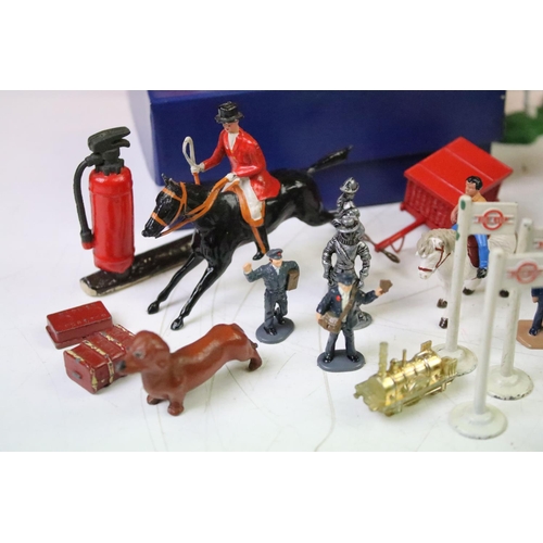 310 - Quantity of metal figures to include military, hunting, roadside signs, boxed Drumbeat Toy Soldiers,... 