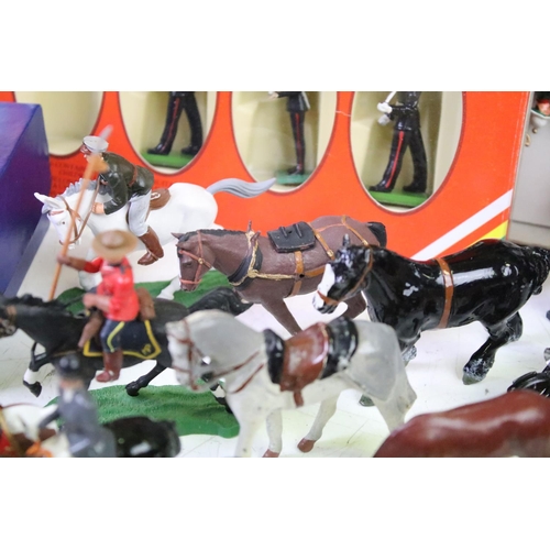 310 - Quantity of metal figures to include military, hunting, roadside signs, boxed Drumbeat Toy Soldiers,... 