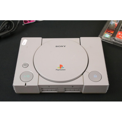 1469 - Retro Gaming - Sony PlayStation PS1 games console with 3 x cased games (Worms (Platinum), Formula On... 