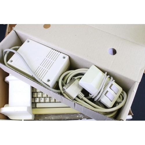 1471 - Retro Gaming - Boxed Commodore Amiga 600 Games Computer, complete with computer system, power supply... 