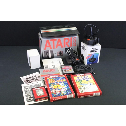 1474 - Retro Gaming - A boxed Atari 2600 Video Computer System (with power supply, joystick, manual & Centi... 