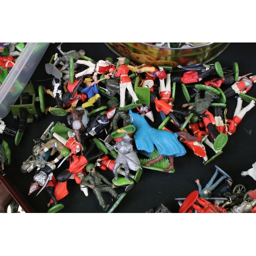 1478 - Large collection of plastic & metal figures to include Britains, Crescent, Airfix & Games Workshop, ... 