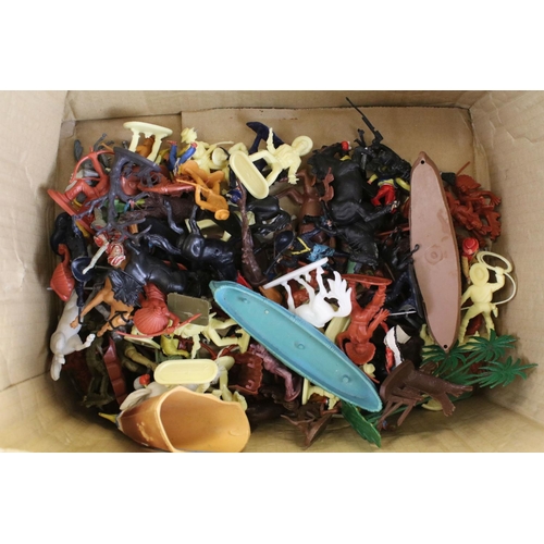 1478 - Large collection of plastic & metal figures to include Britains, Crescent, Airfix & Games Workshop, ... 