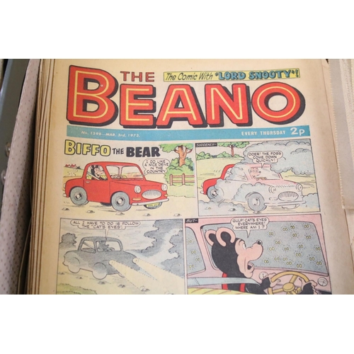 215 - Large collection of 1970s-1980s Beano Comics