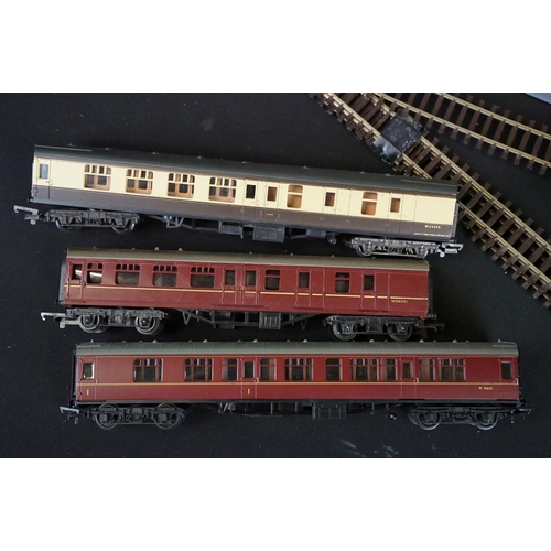 115 - Quantity of OO gauge model railway to include plastic trackside buildings, 28 x items of rolling sto... 