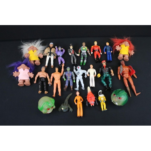 1487 - Collection of 22 plastic figures / actions figures, mostly 1980's, to include 6 x Defenders of the E... 