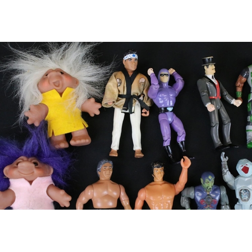 1487 - Collection of 22 plastic figures / actions figures, mostly 1980's, to include 6 x Defenders of the E... 