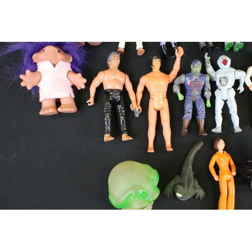 1487 - Collection of 22 plastic figures / actions figures, mostly 1980's, to include 6 x Defenders of the E... 