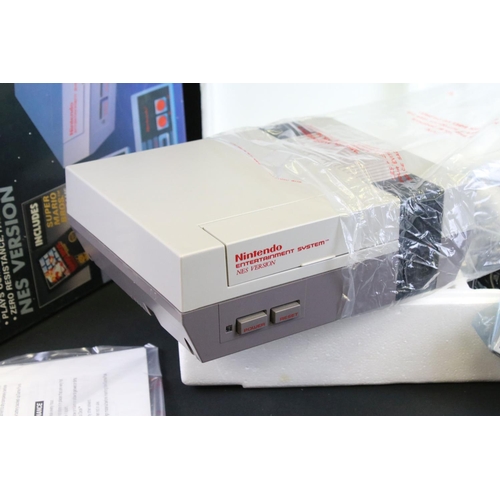 1495 - Retro Gaming - A NES Nintendo Entertainment System games console (boxed, with Mario Bros game, 2 con... 