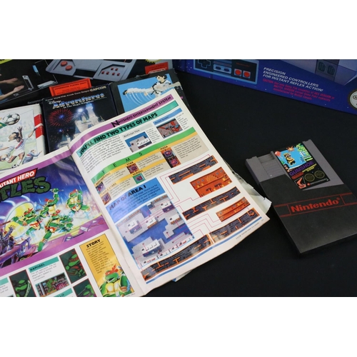 1495 - Retro Gaming - A NES Nintendo Entertainment System games console (boxed, with Mario Bros game, 2 con... 