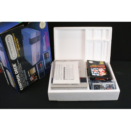 1495 - Retro Gaming - A NES Nintendo Entertainment System games console (boxed, with Mario Bros game, 2 con... 