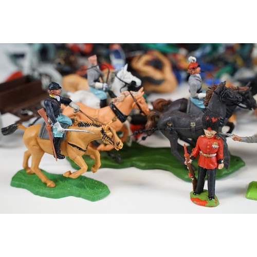 289 - Collection of plastic Britains and Timpo Toys soldiers featuring Britains Union Soldiers, Britains A... 