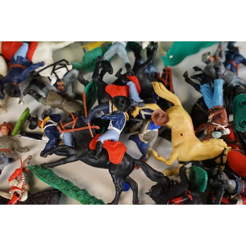 289 - Collection of plastic Britains and Timpo Toys soldiers featuring Britains Union Soldiers, Britains A... 