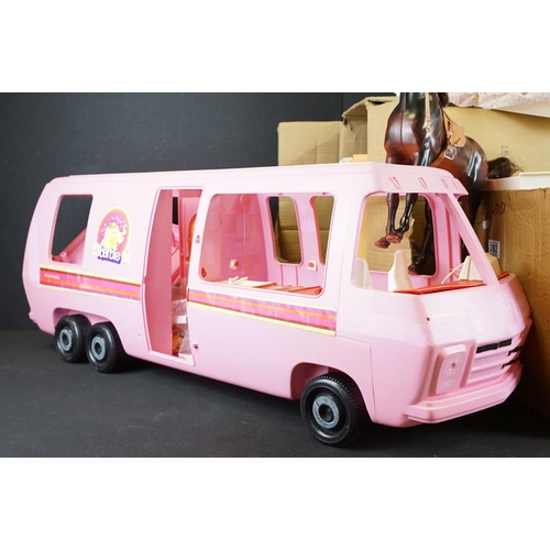 392 - Sindy / Barbie - Collection of various Sindy and Barbie items to include Barbie Star Traveller Motor... 