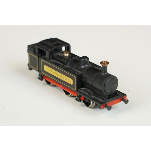 112 - Graham Farish N gauge Shredded Wheat locomotive and coach set