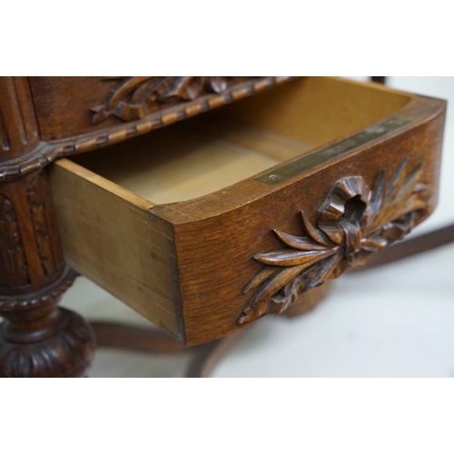 555 - 19th century Mahogany Desk of kidney outline, green leather inset top with fluted carved edge, the f... 