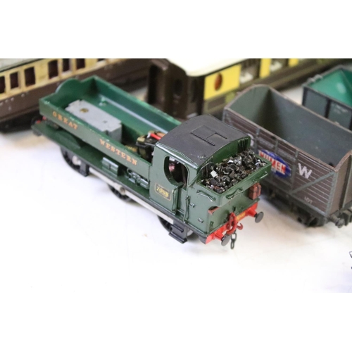 102 - Collection of OO gauge model railway to include boxed Hornby Zero 1 R950 Master Control Unit, 8 x it... 