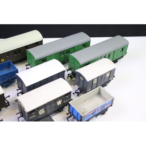 104 - 28 OO gauge items of rolling stock to include Bachmann, Lima, Hornby etc featuring wagons and vans