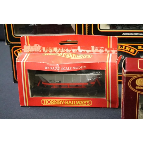 111 - 22 Boxed OO gauge items of rolling stock to include 13 x Palitoy Maibnline, 5 x Bachmann, 2 x Hornby... 