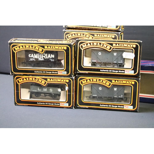 111 - 22 Boxed OO gauge items of rolling stock to include 13 x Palitoy Maibnline, 5 x Bachmann, 2 x Hornby... 