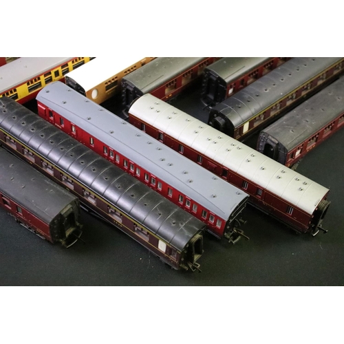113 - 21 OO gauge items of rolling stock, all coaches featuring Lima, Triang, Airfix etc